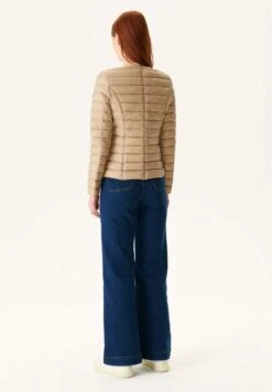 JOTT Douda - Gewatteerde Jas - Beige 7 JOTT Douda - Gewatteerde Jas - Beige -JOTT Verkoop b32dafd82ed543bd9cd6660270a660d4